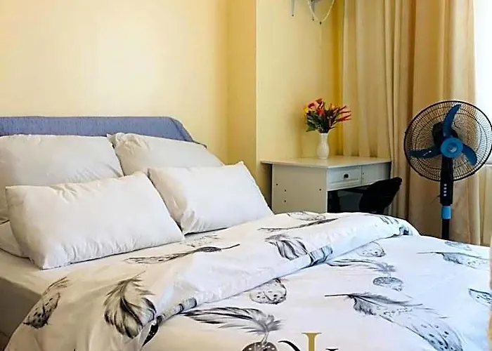 Отель Jn Staycation Urban Azure Манила